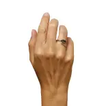 pierścionek z niebieskim kamieniem